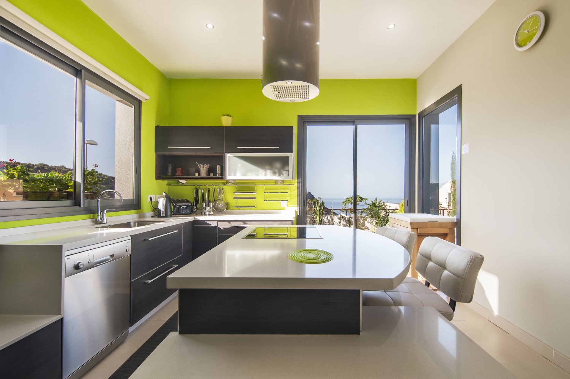 This trendy modern beachhouse theme uses a bright neon green color scheme that helps build excitement every time you walk in. This isn't the decor for the faint of heart, but personally, I would totally go for it.