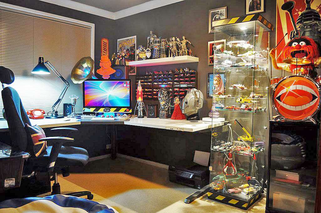 This is a great way to ergonomically decorate your game room with all your favorite Star Wars figurines.