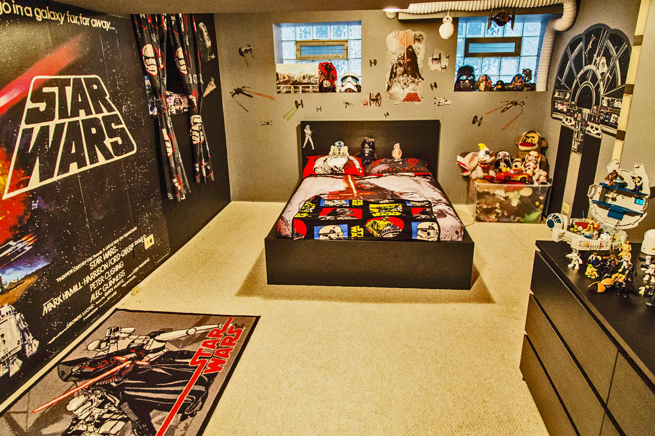 Out of a real Star Wars fans bedroom, this dedicated to the true Star Wars fans out there.