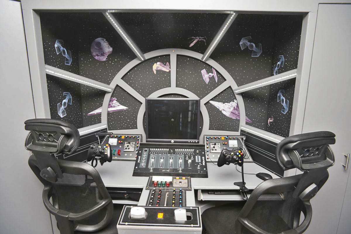 Take a ride in this realistic millennium falcon cockpit, or just play Xbox 360 the gamer way.