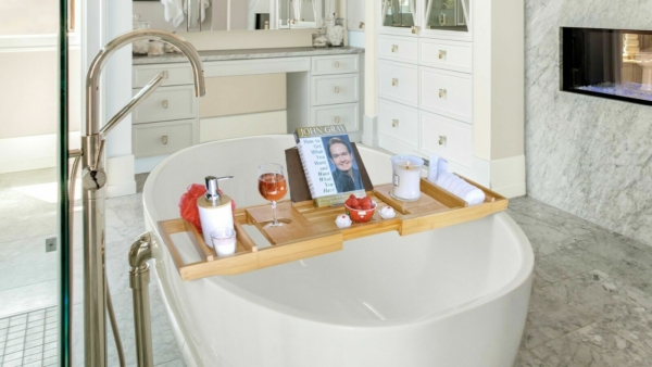 Luxury Expandable Bamboo Bathtub Tray, Wooden Bath Tub Caddy Tray + Soap Holder