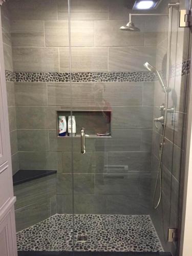 11-shower-tile-ideas-homebnc